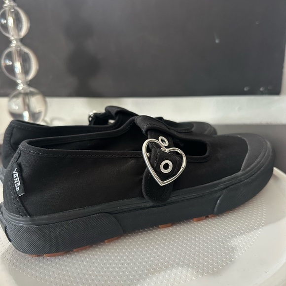 🆕Vans Canvas Heart Buckle Mary Janes - Picture 10 of 14